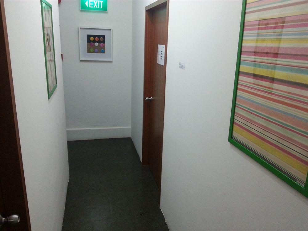 Gap Year Hostel Singapore Bagian luar foto