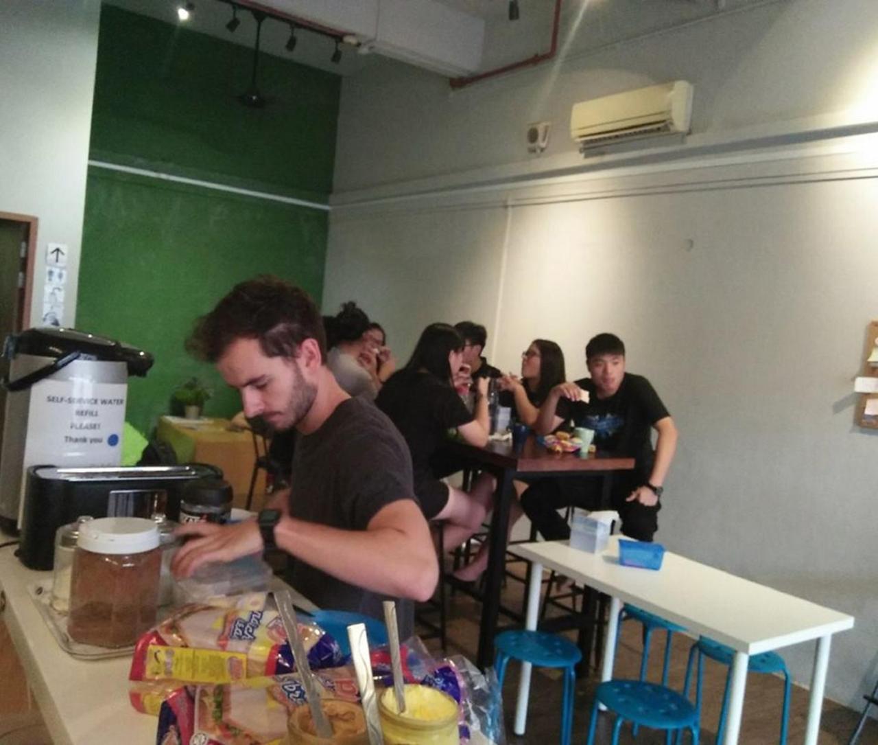 Gap Year Hostel Singapore Bagian luar foto
